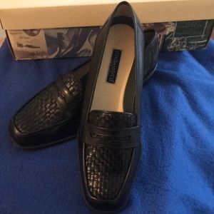 Black NWT Bass loafers
